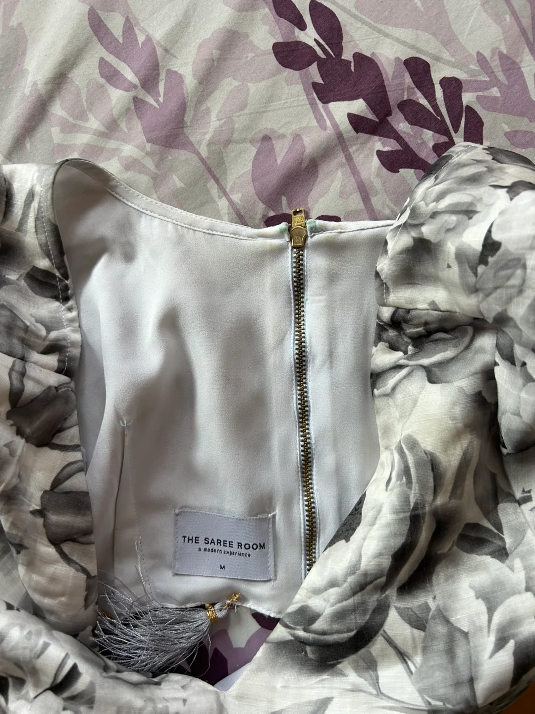 The Saree Room Floral Blouse (white and grey - size M) image indicator(3)