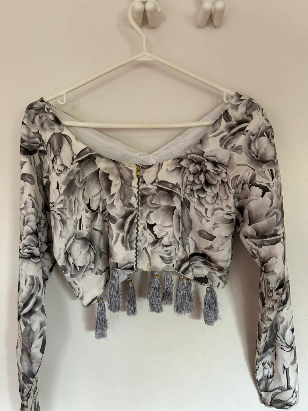 The Saree Room Floral Blouse (white and grey - size M) image indicator(2)