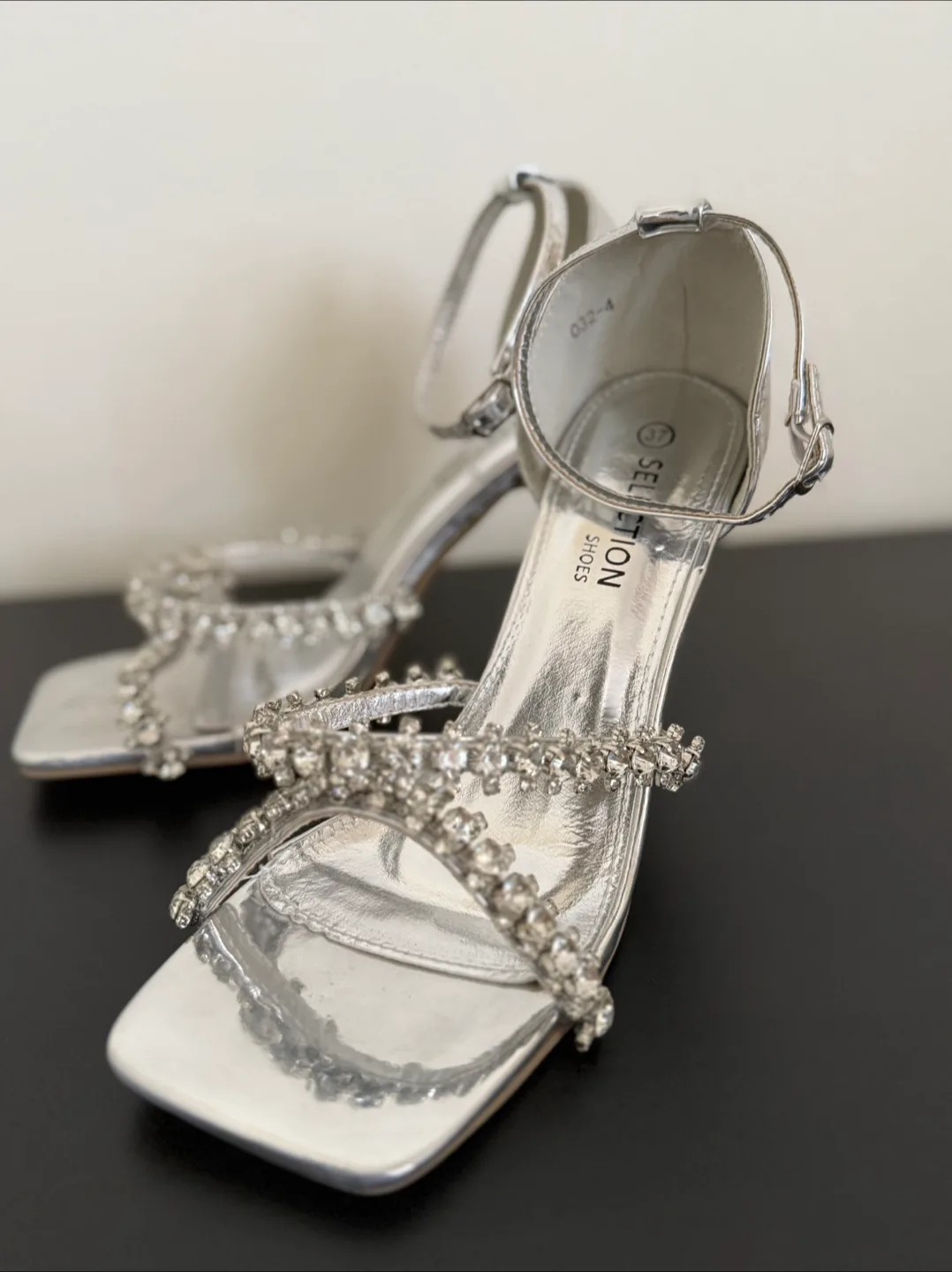 Selection Shoes Silver Heels, Size 7 image indicator(2)