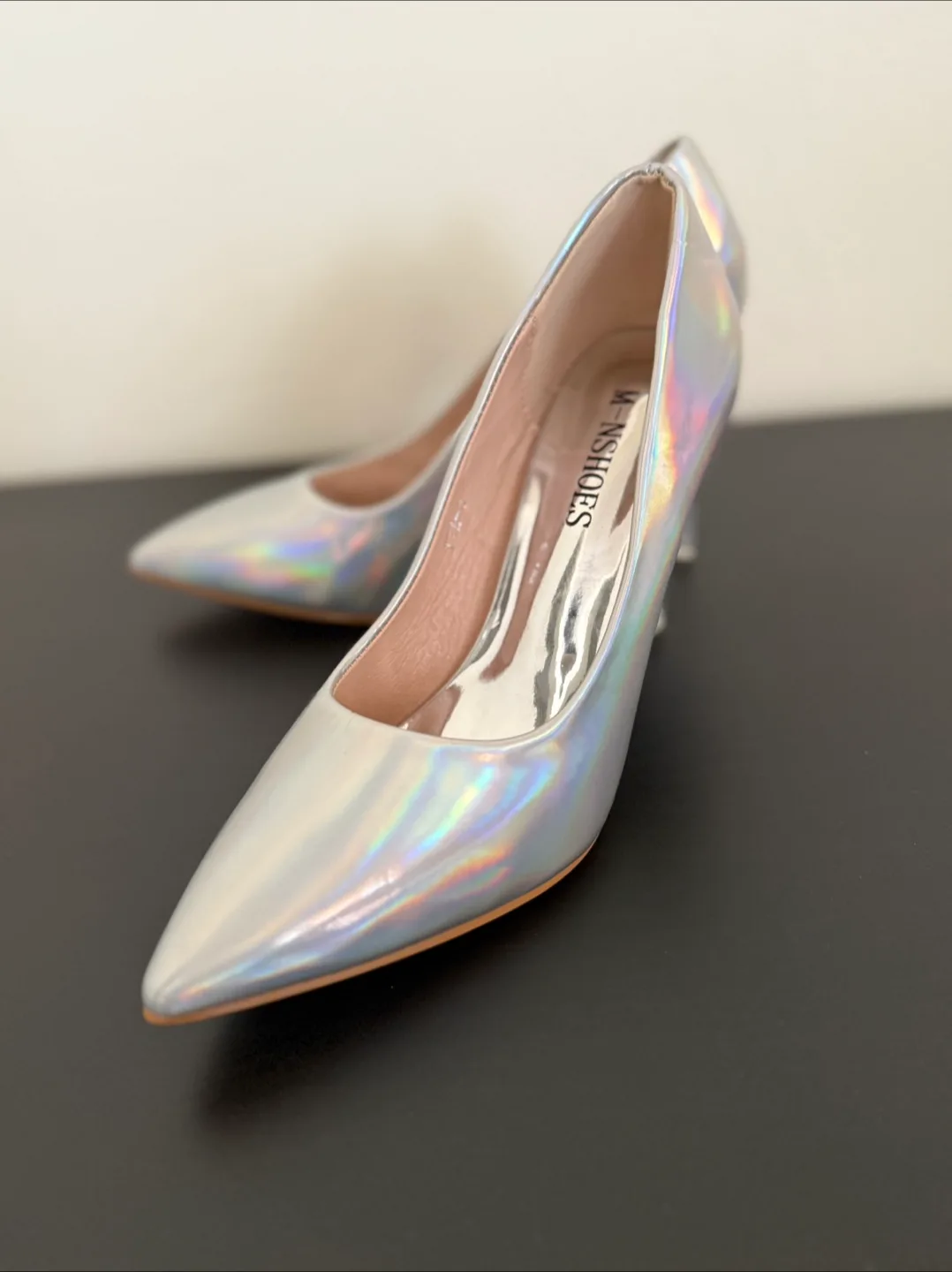 Heels - Size 7 - Holographic image indicator(2)