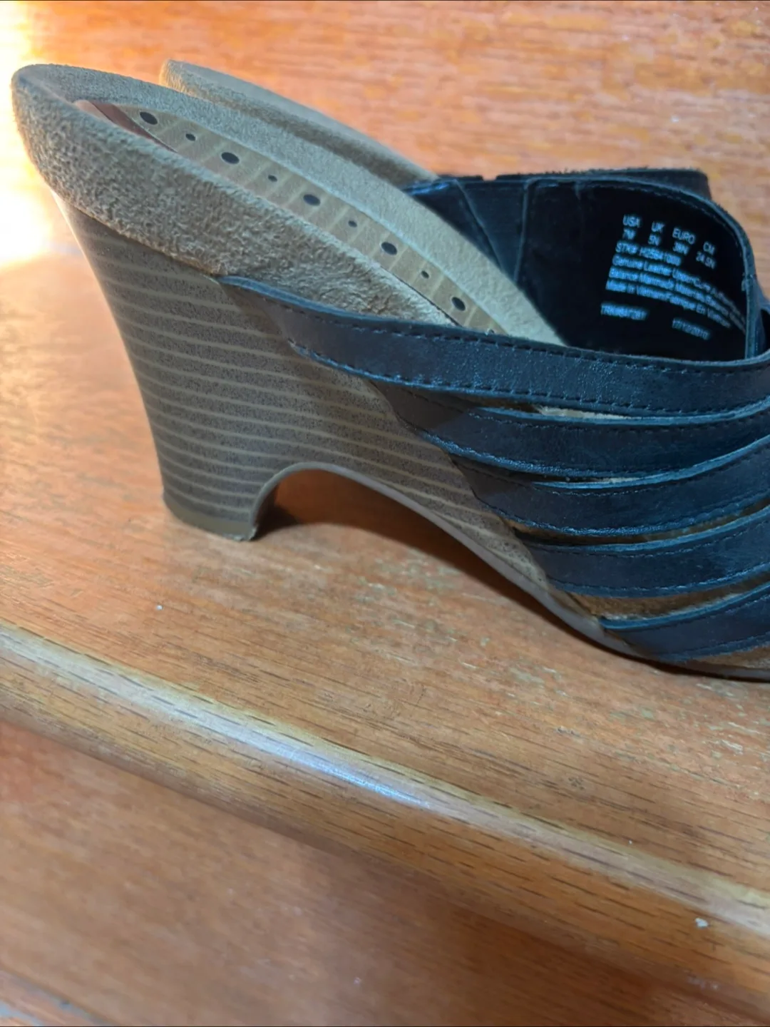 Hush Puppies Black leather Sandals - Size 7 image indicator(2)