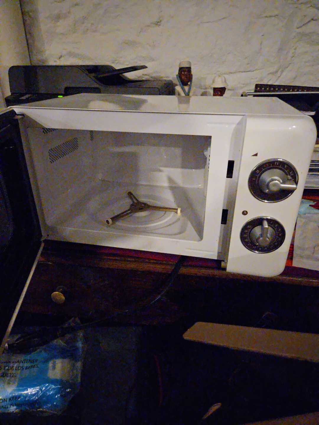 Magic Chef Retro Microwave - White - photo 2