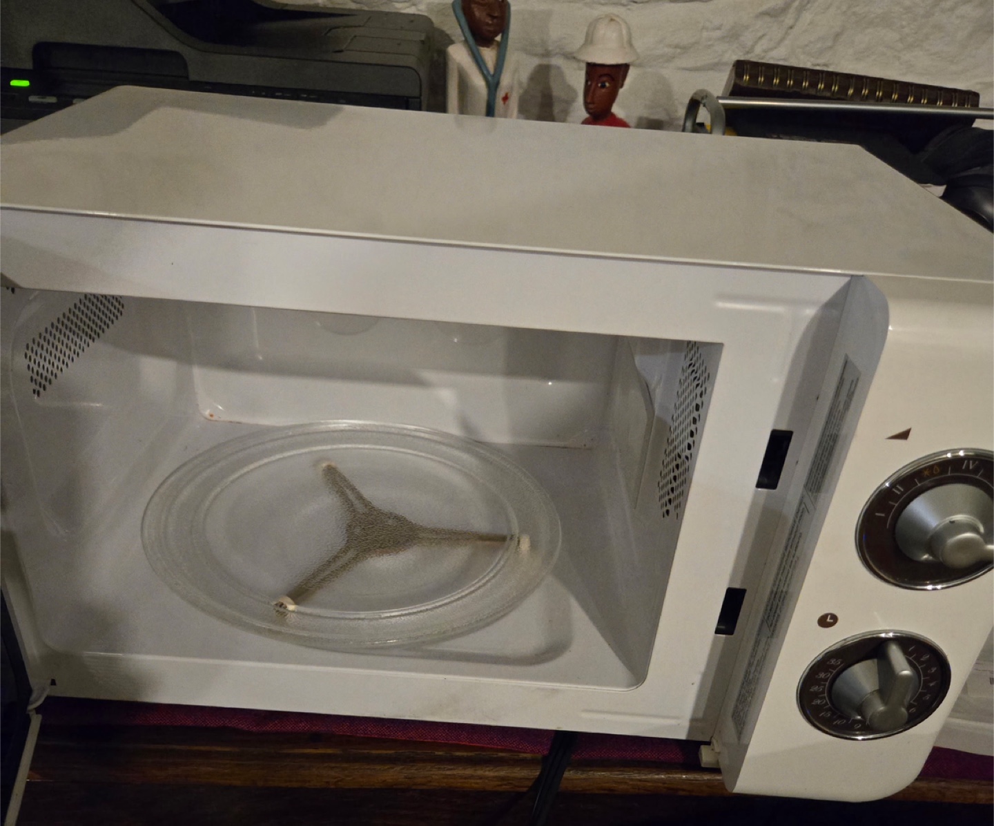 Magic Chef Retro Microwave - White - photo 3