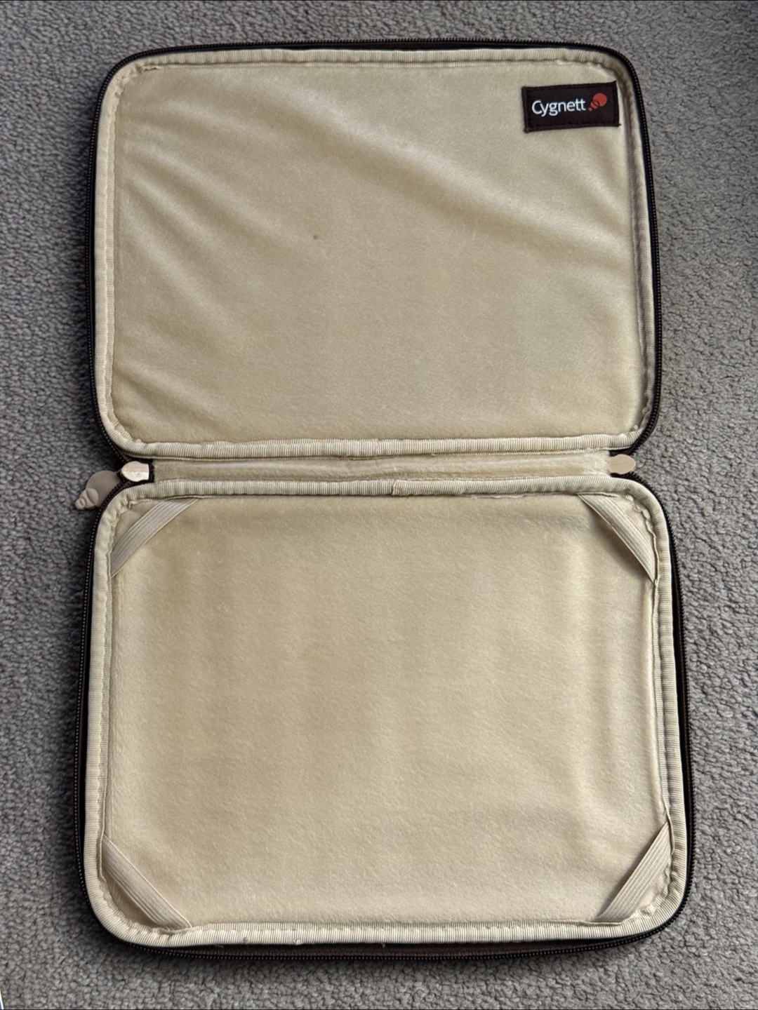 iPad 16GB with Case and Charger - photo 3