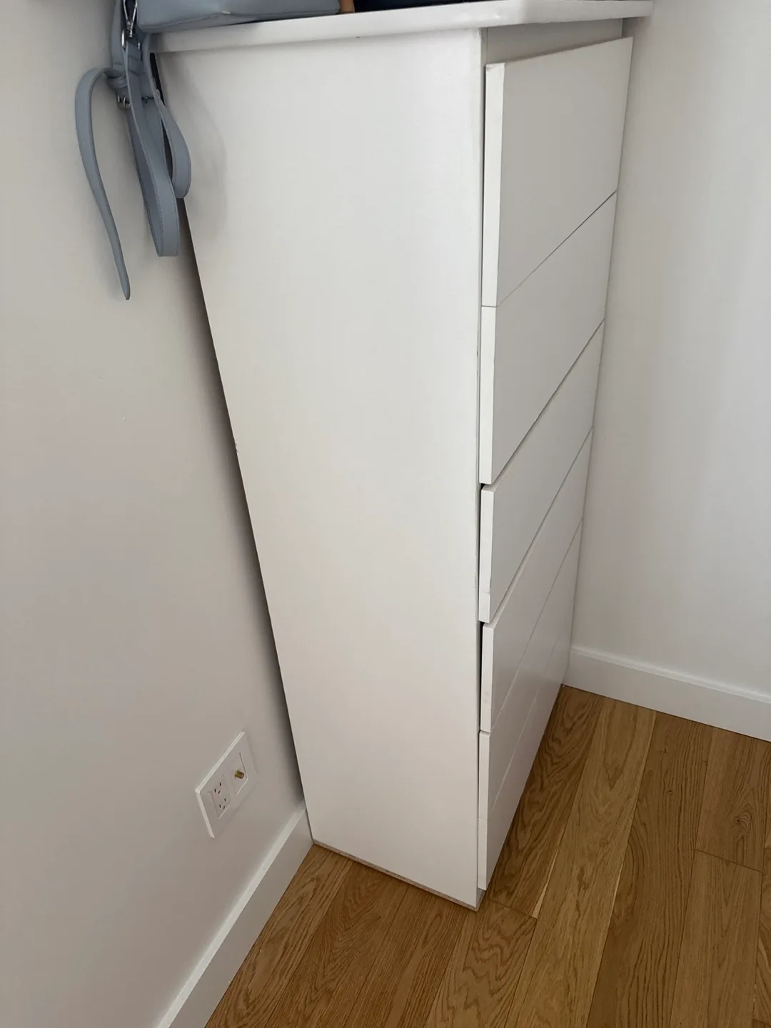 White 5-Drawer Dresser image indicator(2)