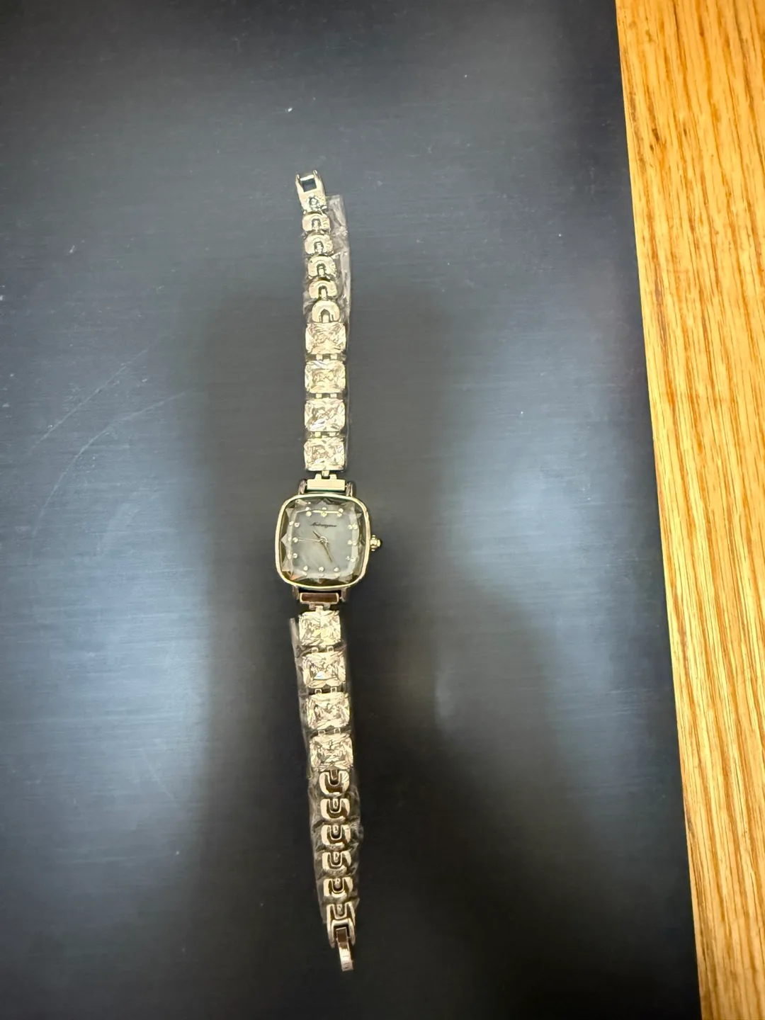 Assorted Women's Fashion Watches image indicator(6)