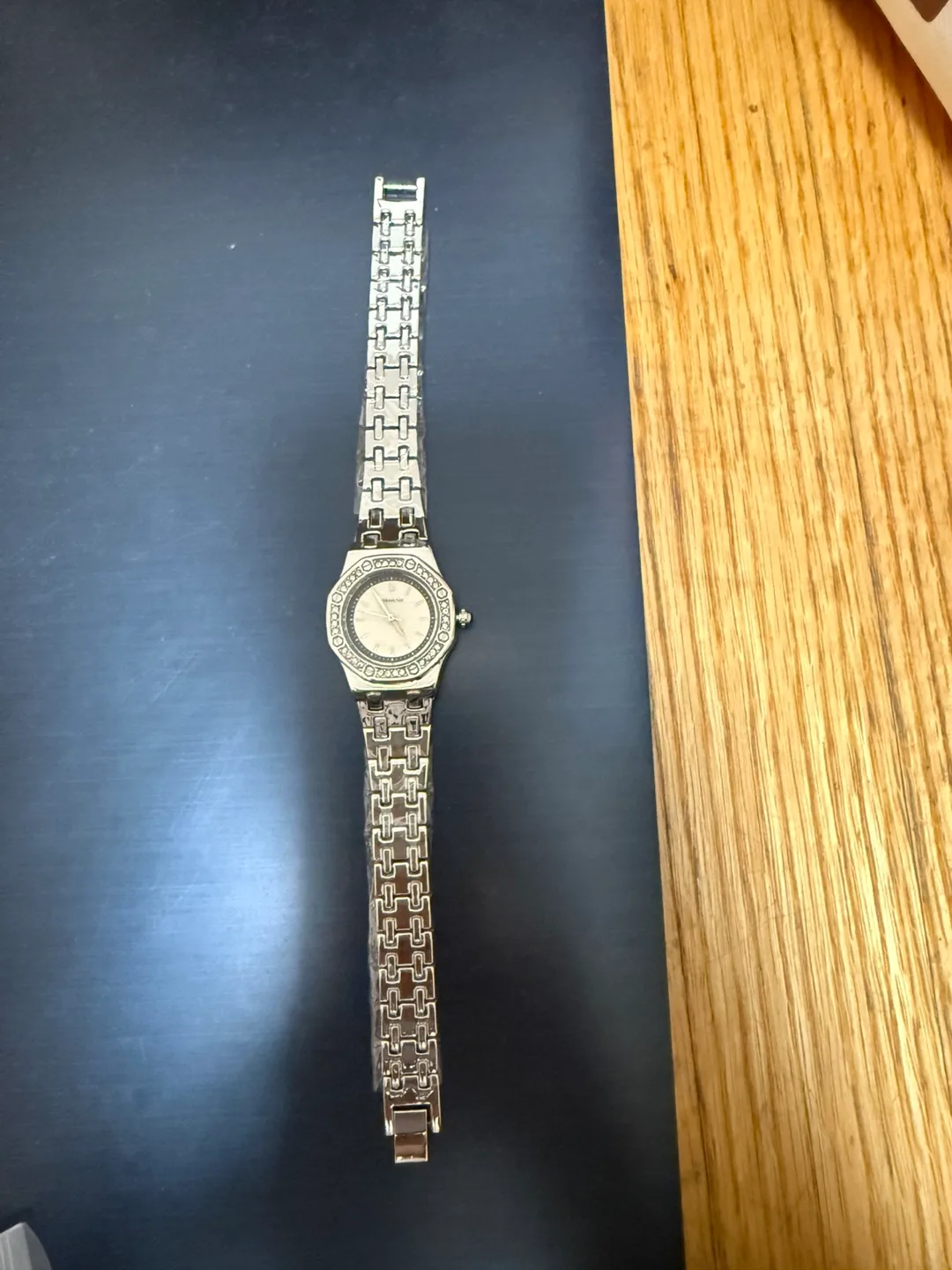 Assorted Women's Fashion Watches image indicator(2)