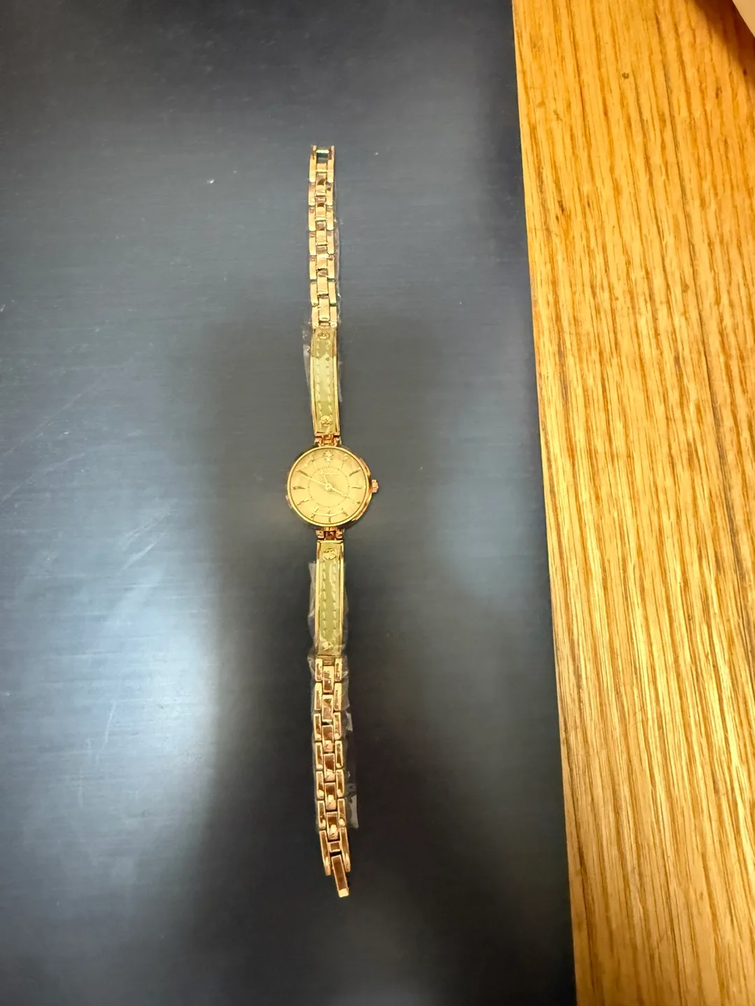 Assorted Women's Fashion Watches image indicator(4)