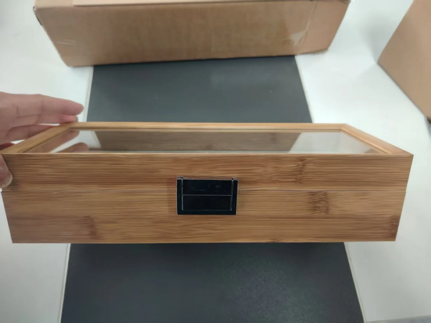 Watch Display Case image indicator(2)