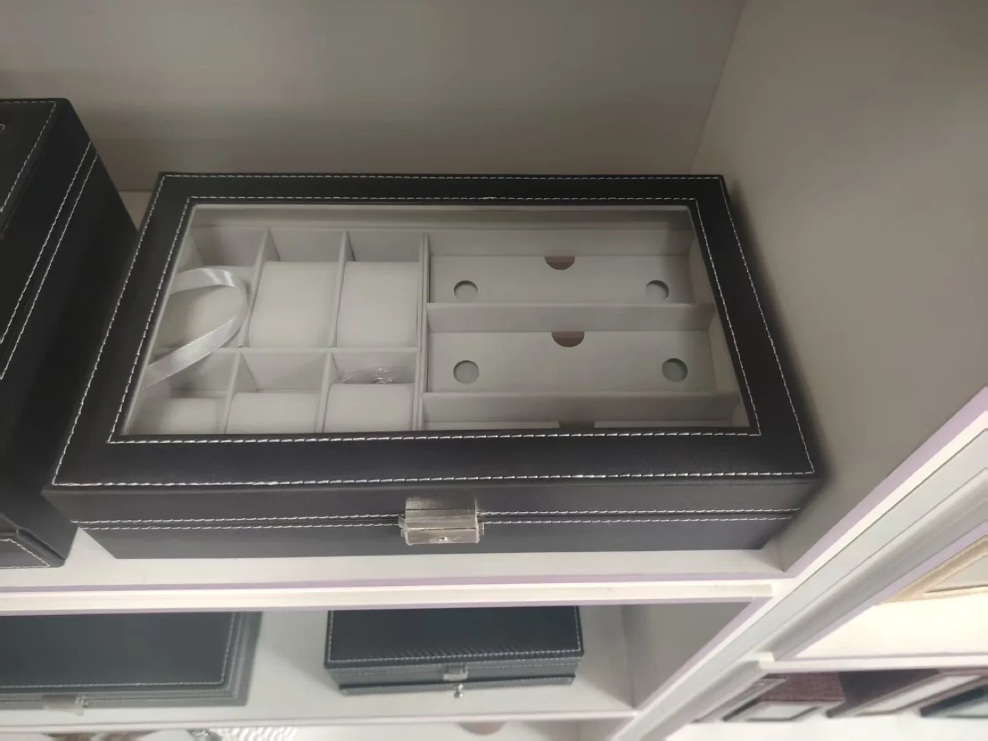 Watch Display Case image indicator(3)