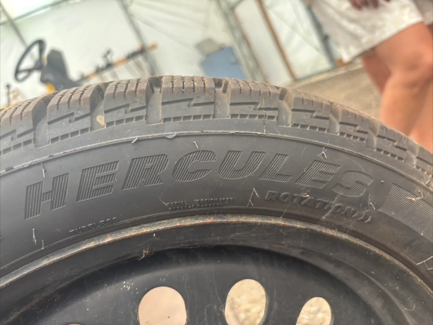 Hercules 225/45R17 Winter Tire image indicator(2)