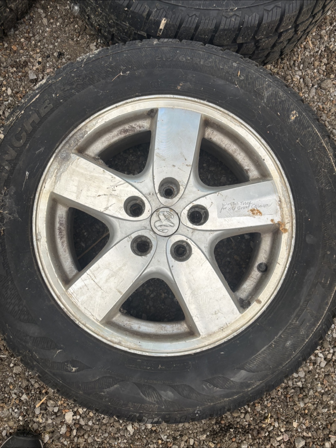 4 tires with rims - photo 2