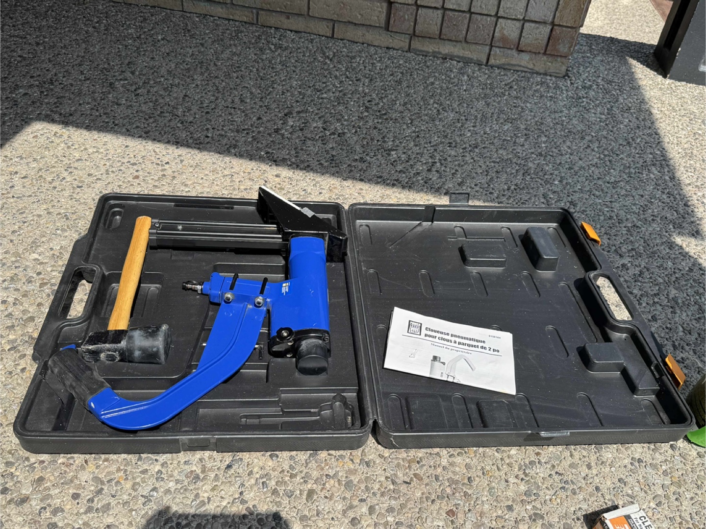 Powernail Pneumatic Flooring Nailer w/ Mallet & Nails - photo 3