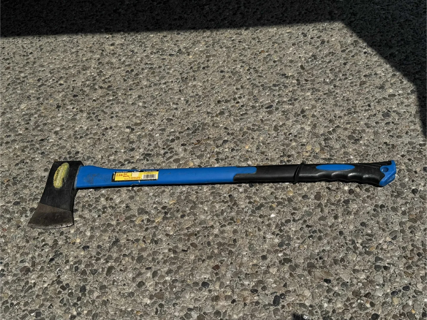 Toolway 2.5lb Axe with Fiberglass Handle thumbnail