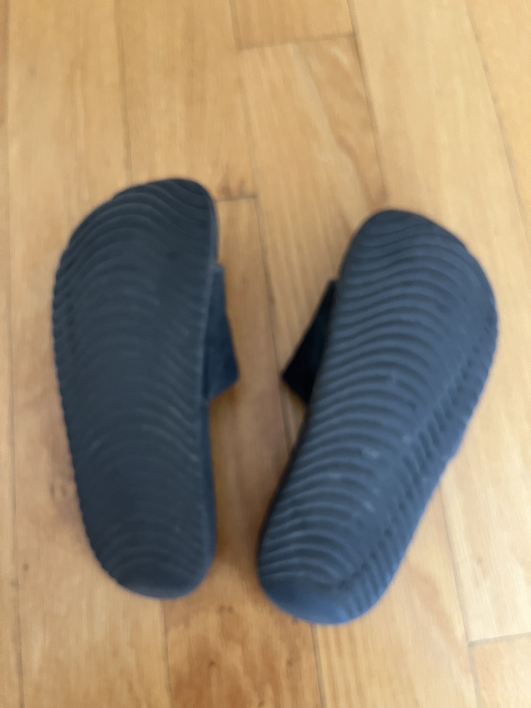 Nike Kids Slides - Black & Gold US Size 3Y - photo 2