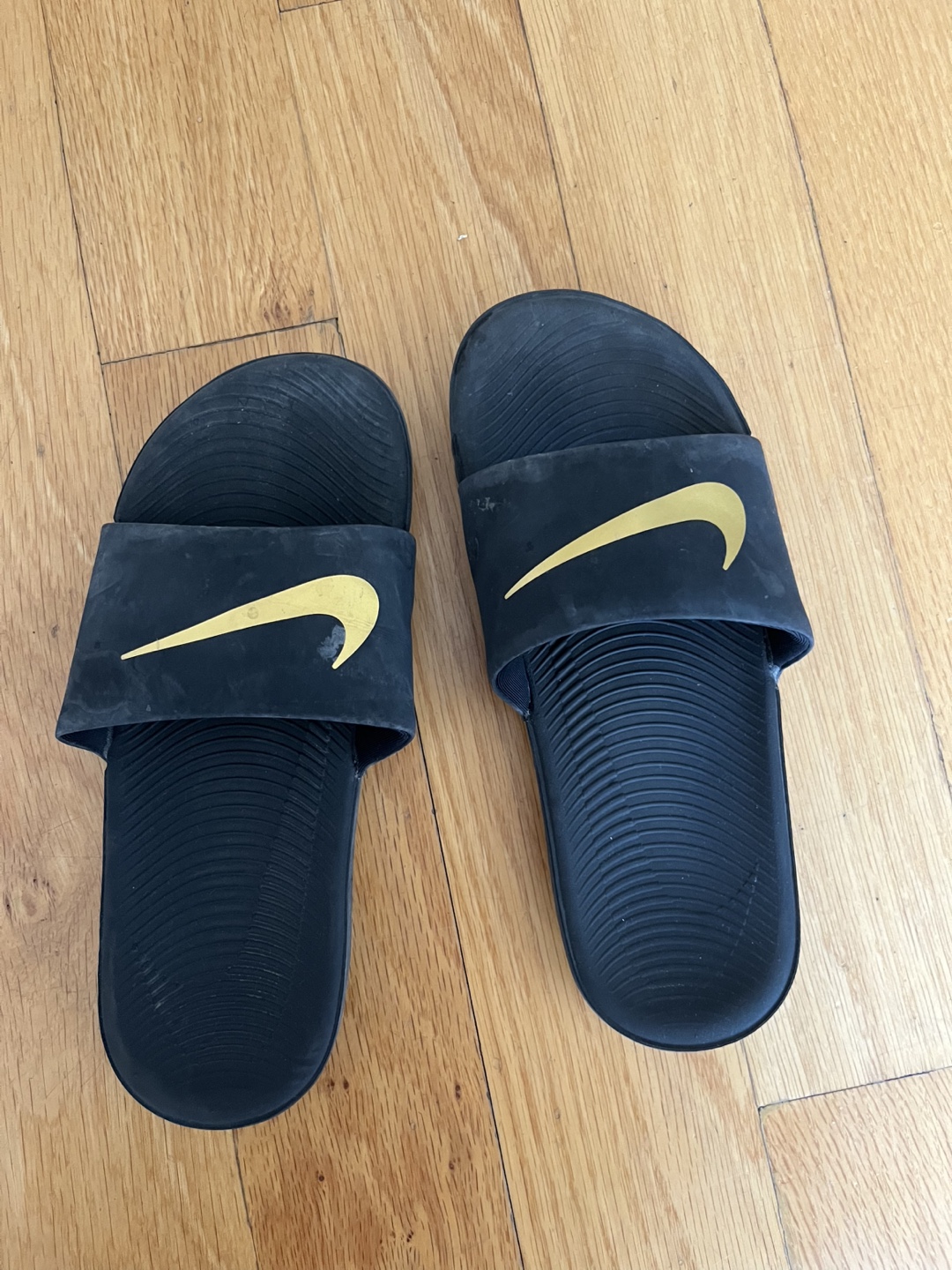 Nike Kids Slides - Black & Gold US Size 3Y