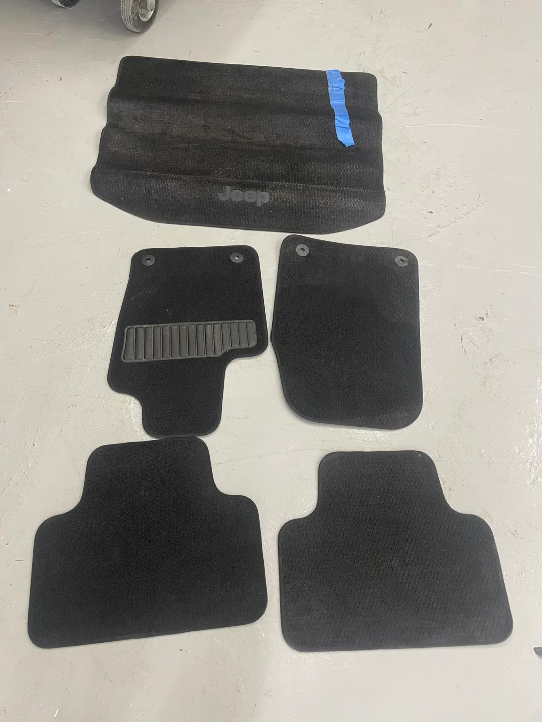 OEM Jeep Grand Cherokee Summit 2022 Carpet Floor Mats (5pc Set) thumbnail