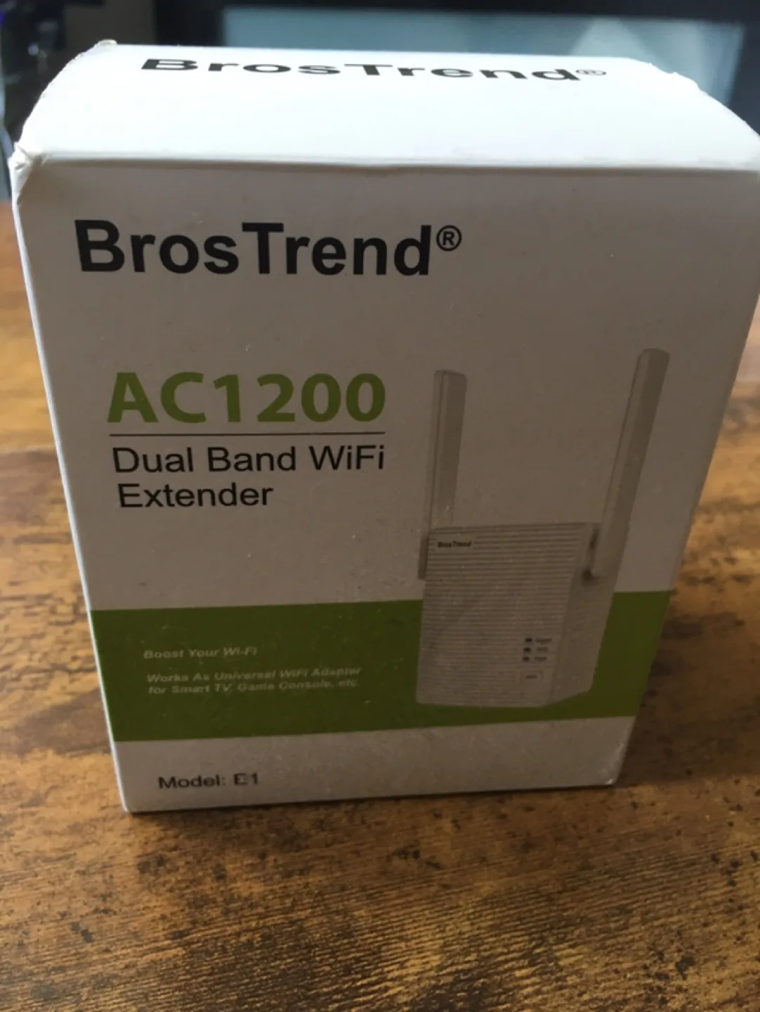 BrosTrend AC1200 Dual Band WiFi Extender - New in Box thumbnail