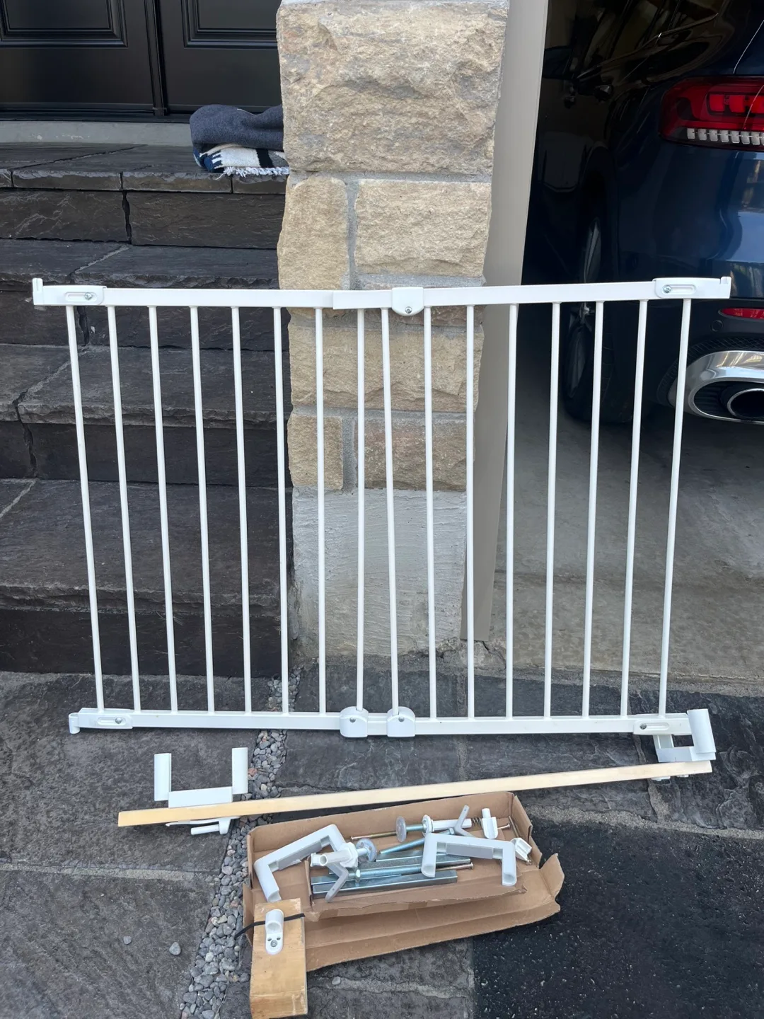 KidCo Angle Mount Safeway Gate White image indicator(2)