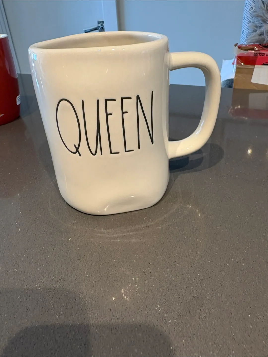 QUEEN Mug thumbnail
