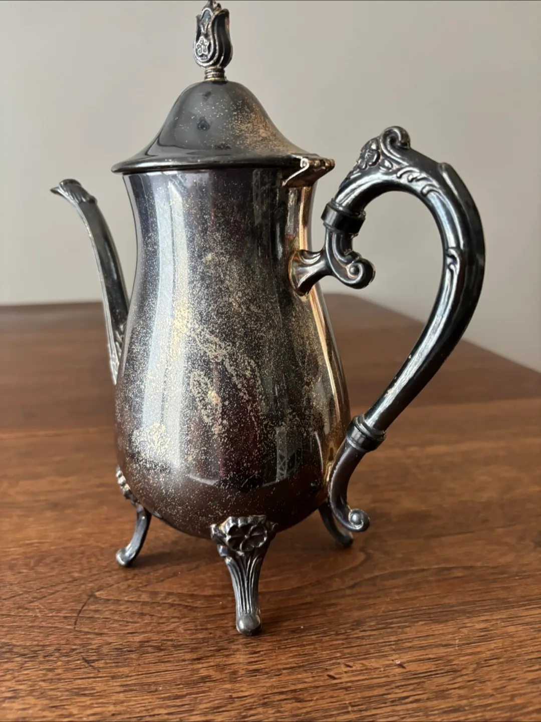 Vintage Silver Plated Coffee Pot image indicator(3)