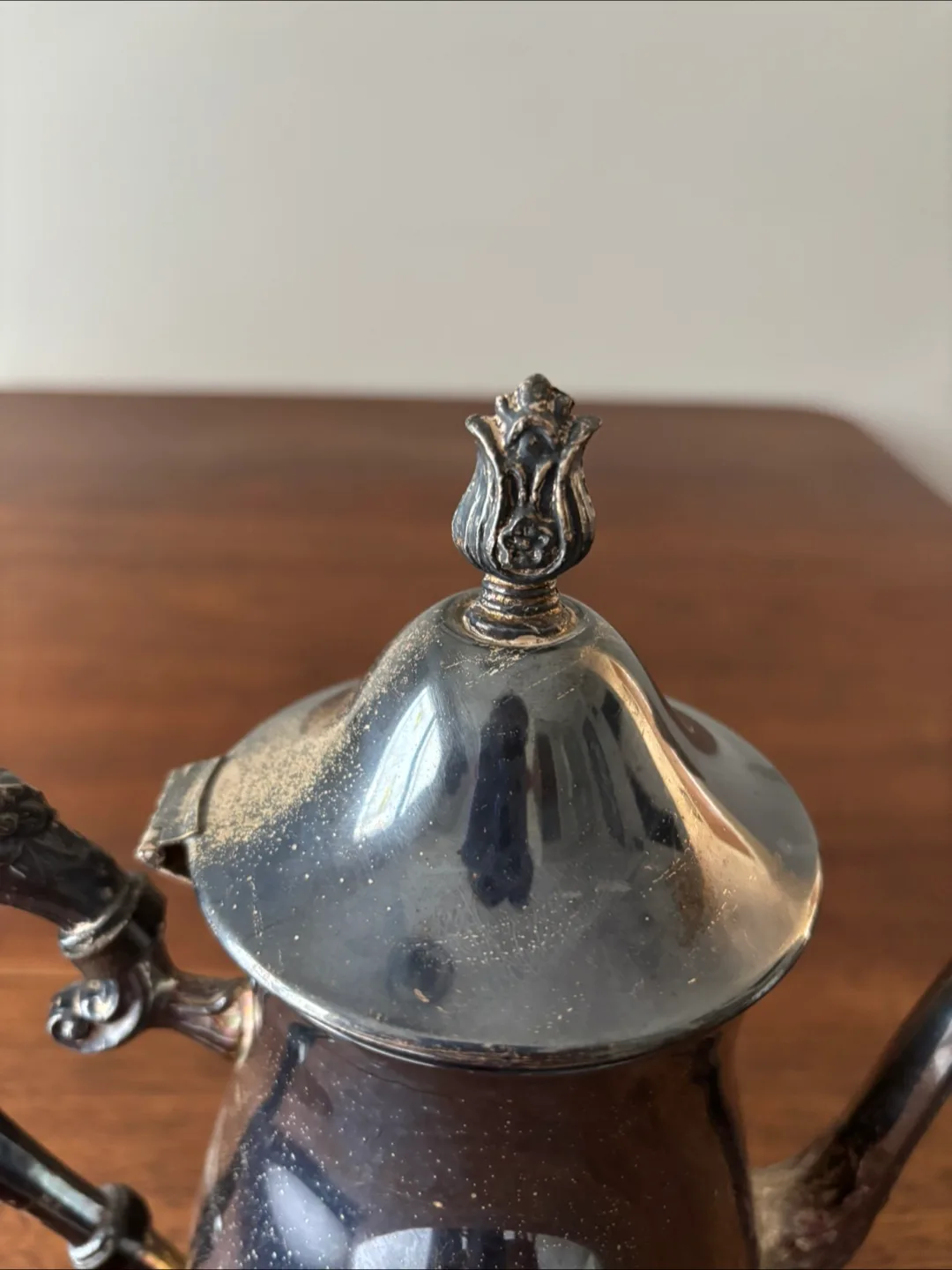 Vintage Silver Plated Coffee Pot image indicator(7)