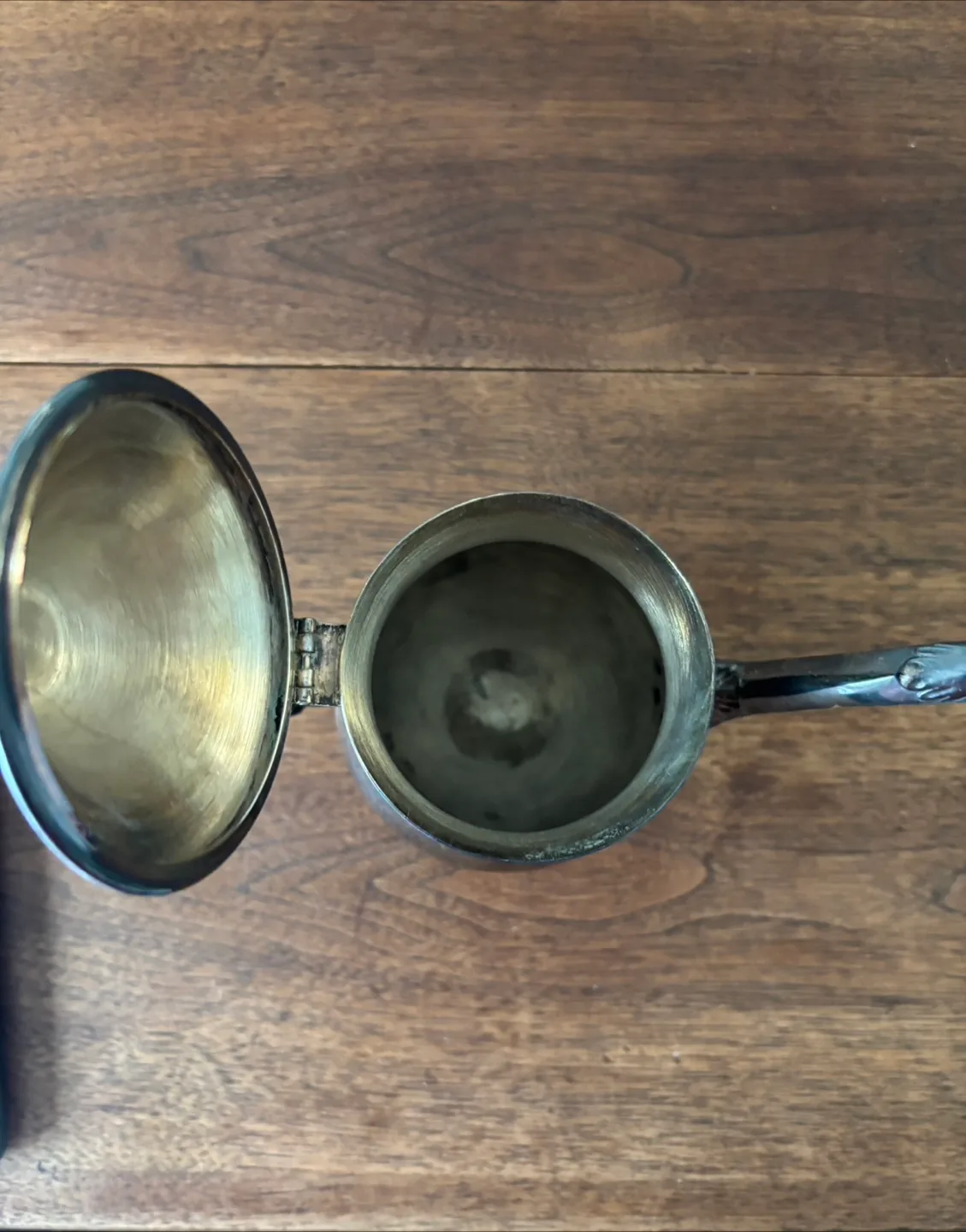 Vintage Silver Plated Coffee Pot image indicator(8)