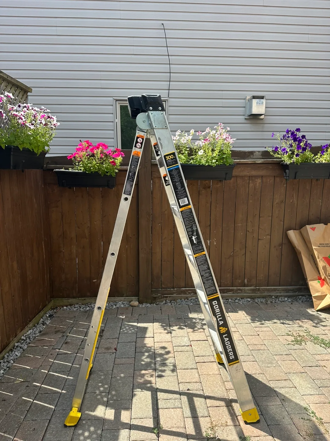 Gorilla GL2A 11C Ladder - 14 ft, 300lb image indicator(2)