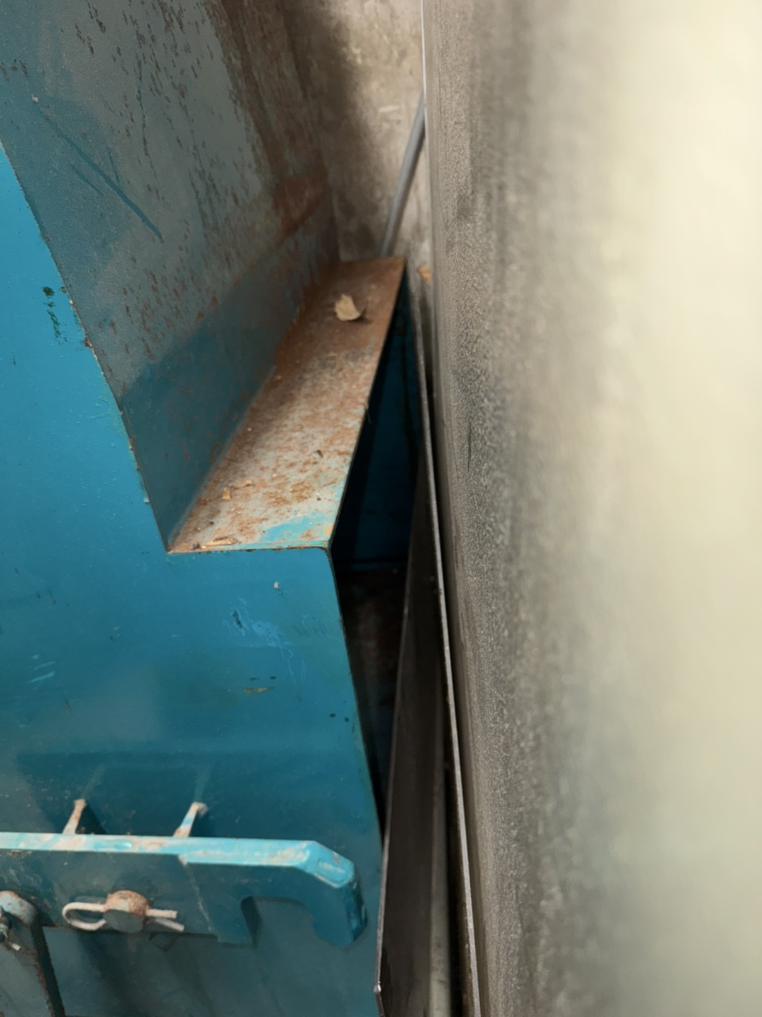FREE METAL BOX - photo 3