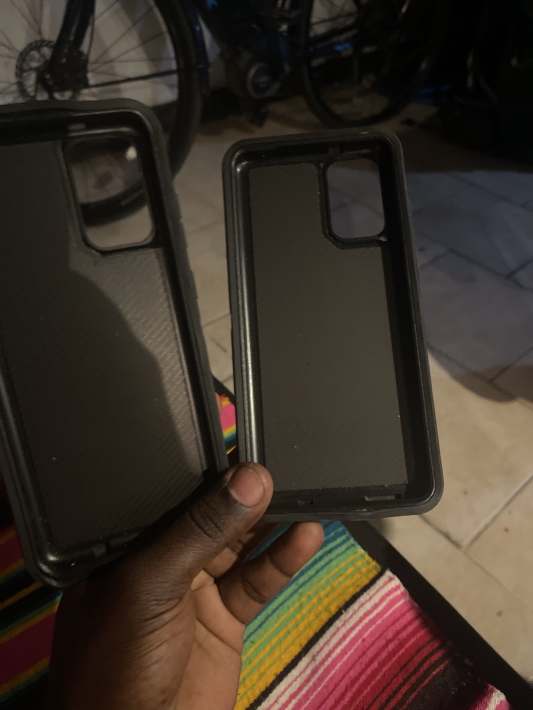 Samsung S20+ 5G - OtterBox Black Phone Case - photo 2