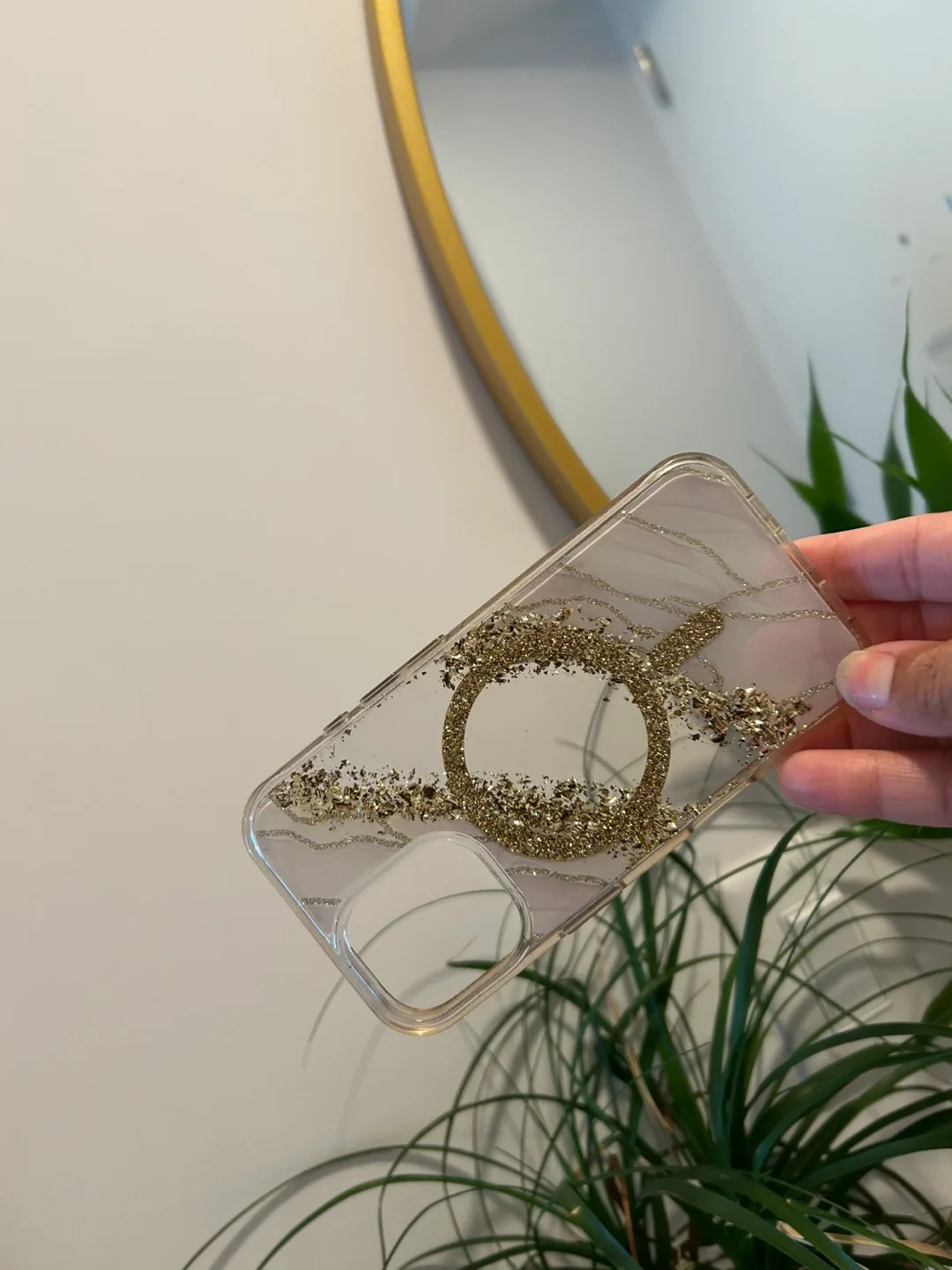 Gold Glitter Phone Case with MagSafe thumbnail