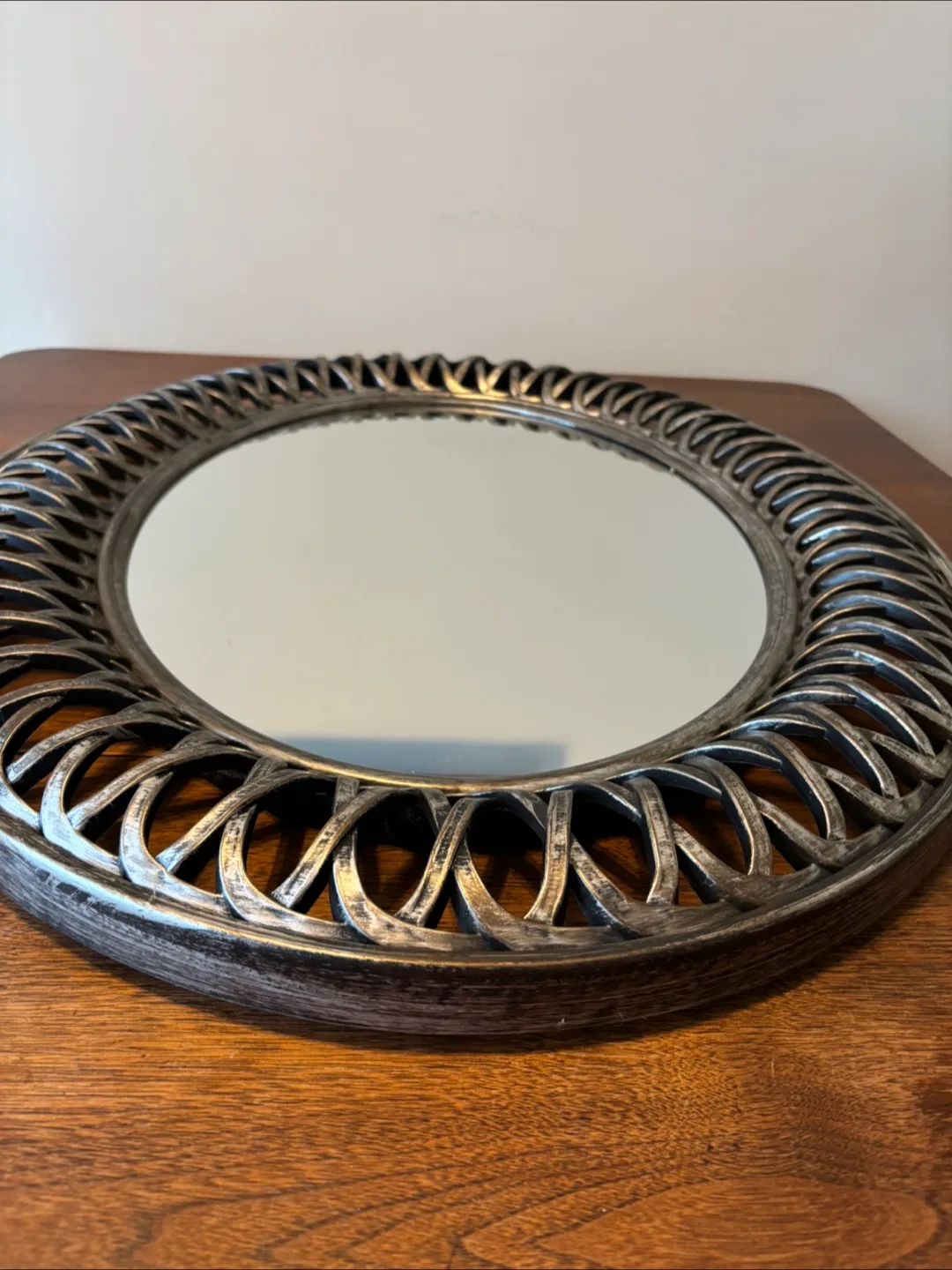 Round Silver Decorative Wall Mirror image indicator(2)