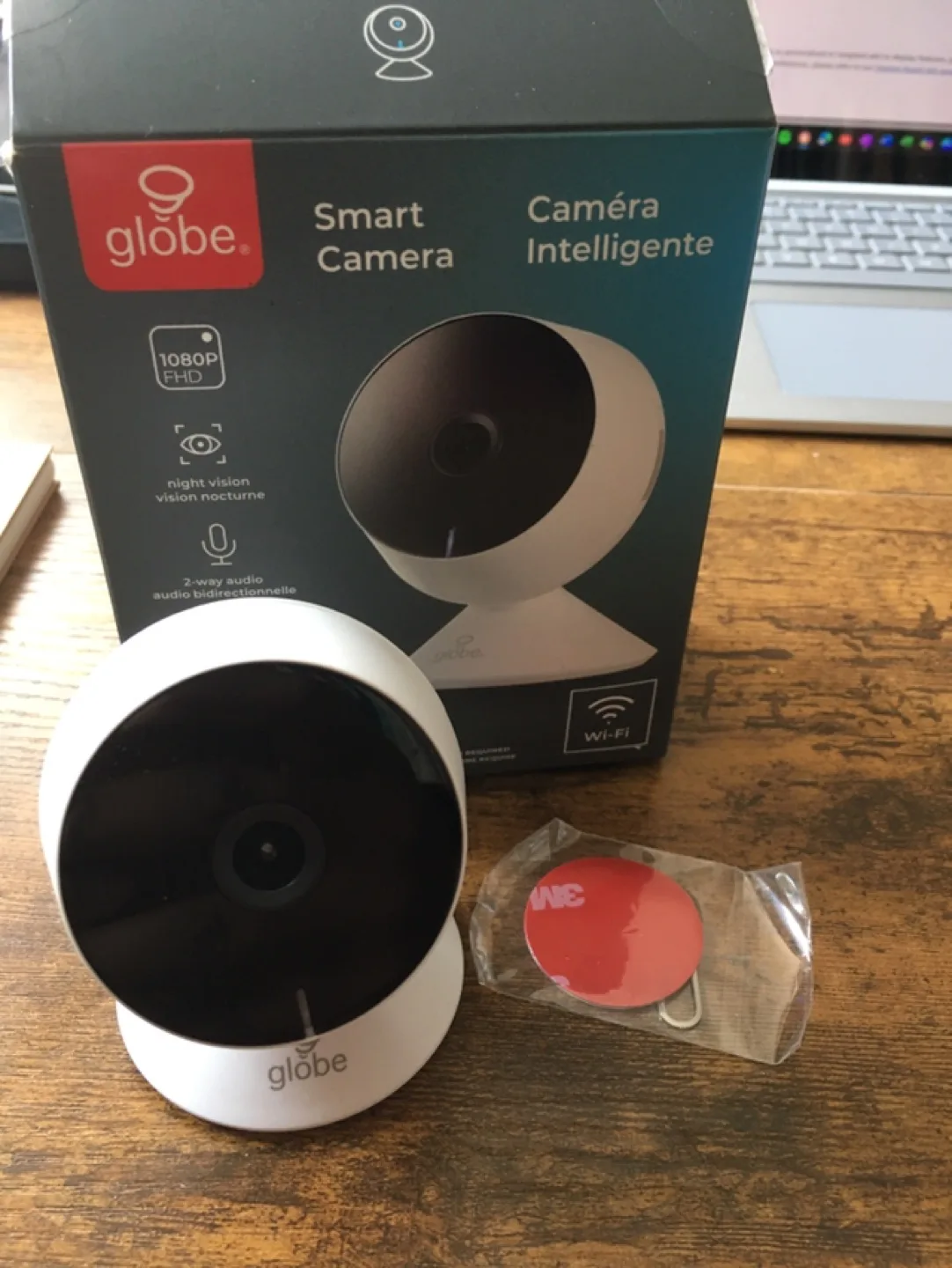 Globe Smart Camera (Wi-Fi) - 1080p FHD + 8GB Micro SD card thumbnail