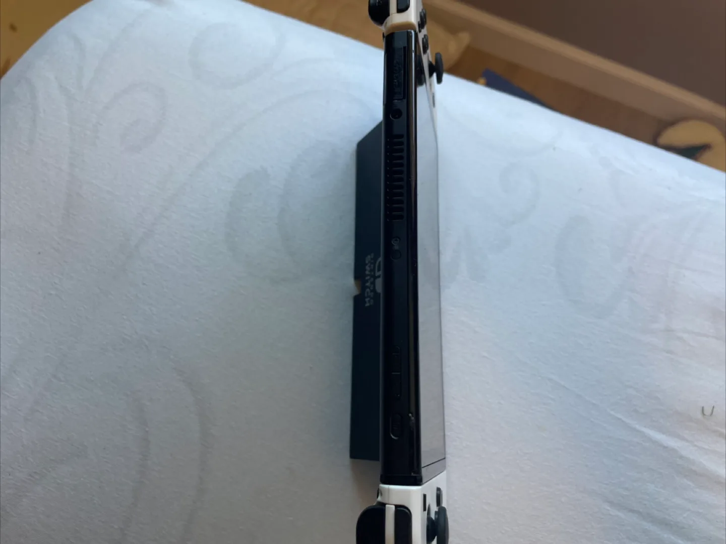 Nintendo Switch OLED White image indicator(2)