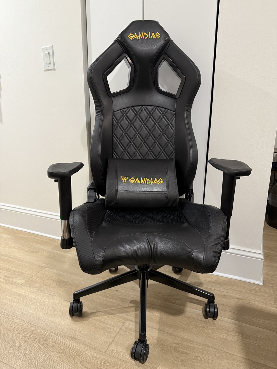 Gamdias APHRODITE EF1 Gaming Chair