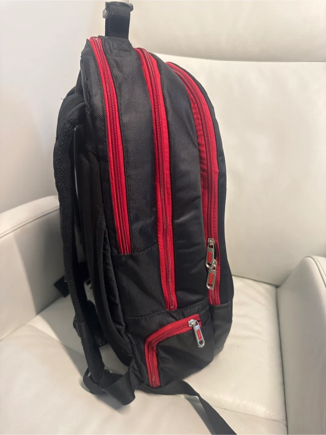 MSI Dragon Army Black Backpack image indicator(3)