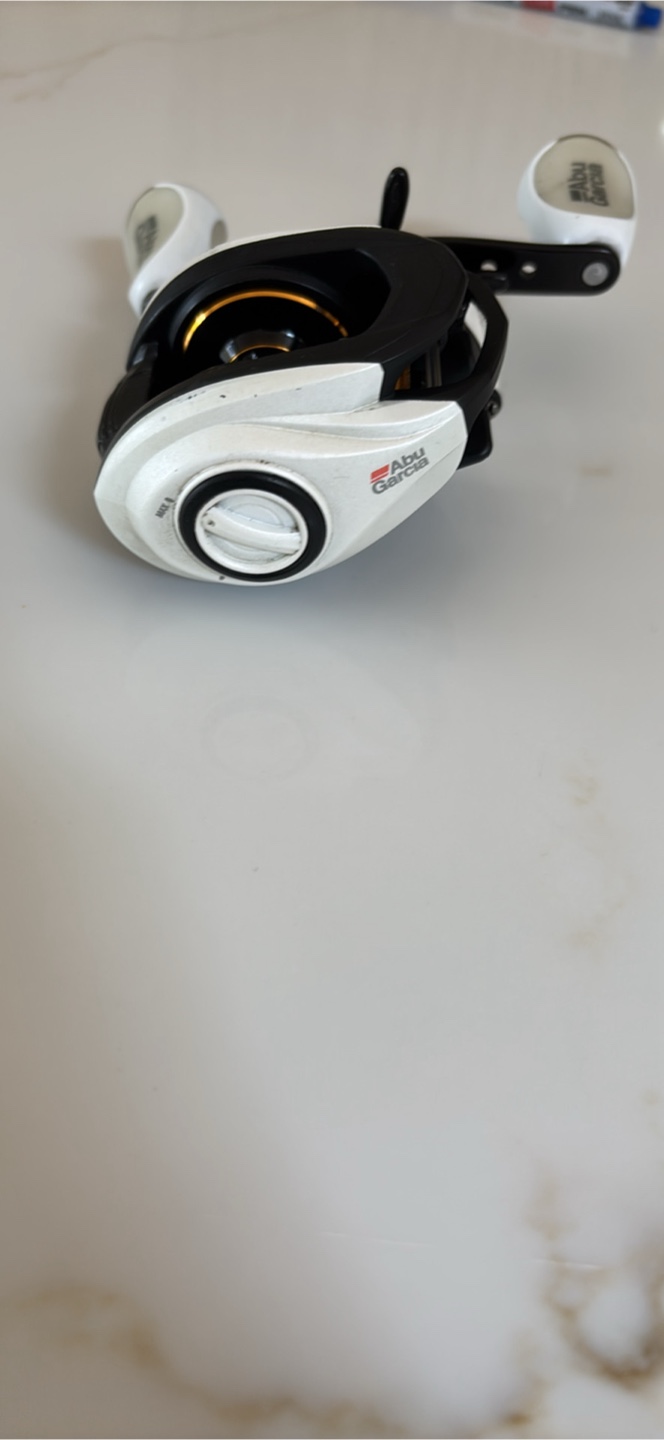 Abu Garcia Max Pro Baitcasting Reel (Left handed reel) - photo 2