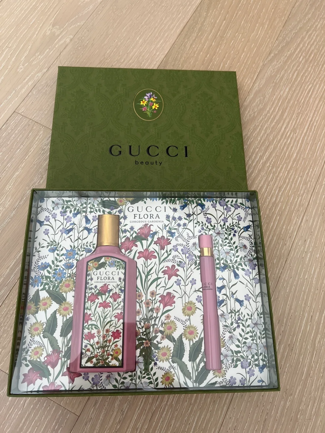 Gucci Flora Gorgeous Gardenia Perfume Gift Set thumbnail