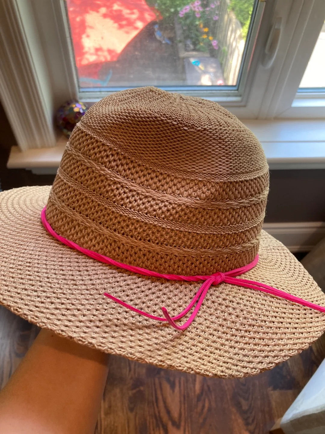 Straw vacation hat thumbnail