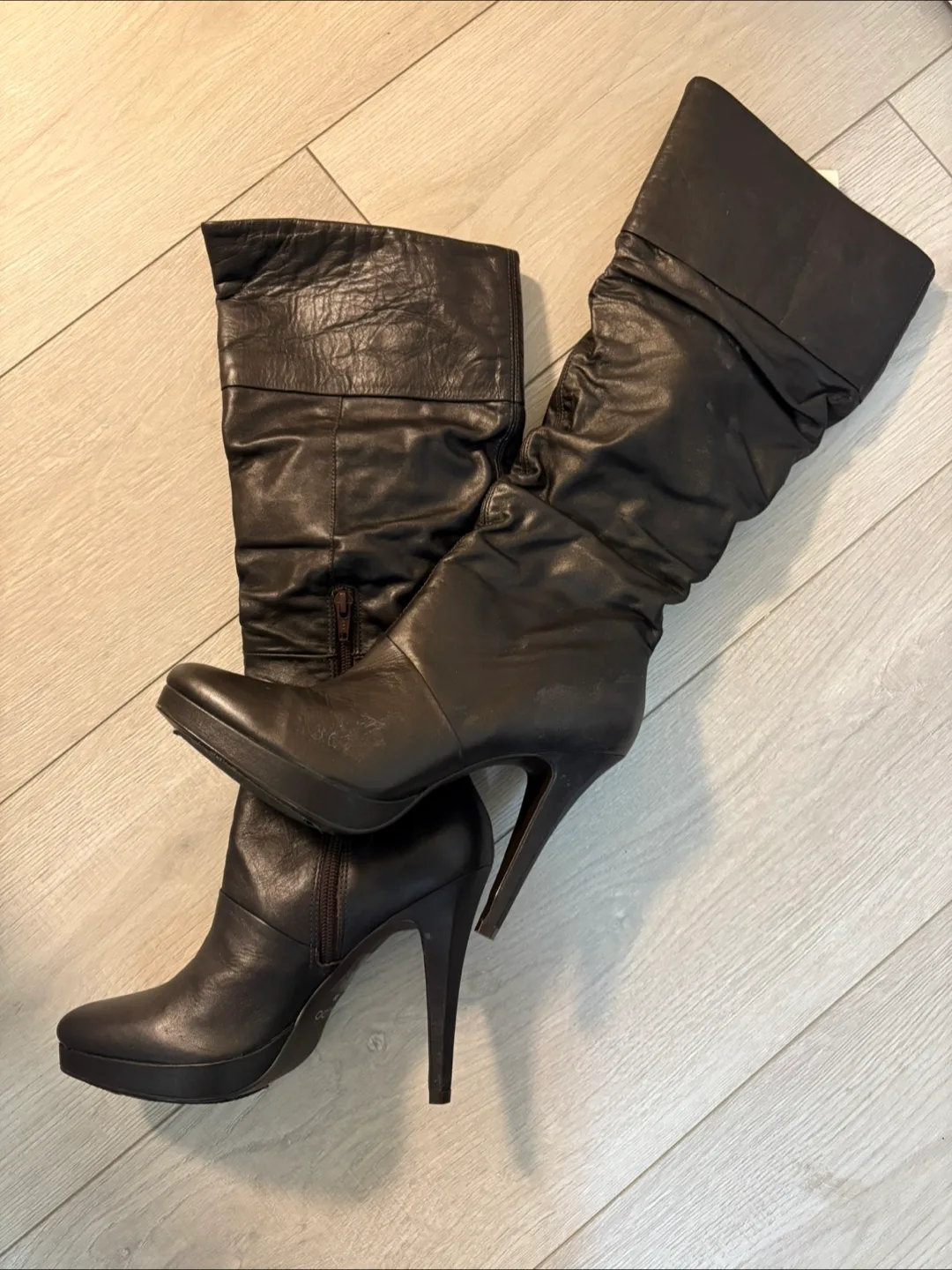 High heel leather boots thumbnail
