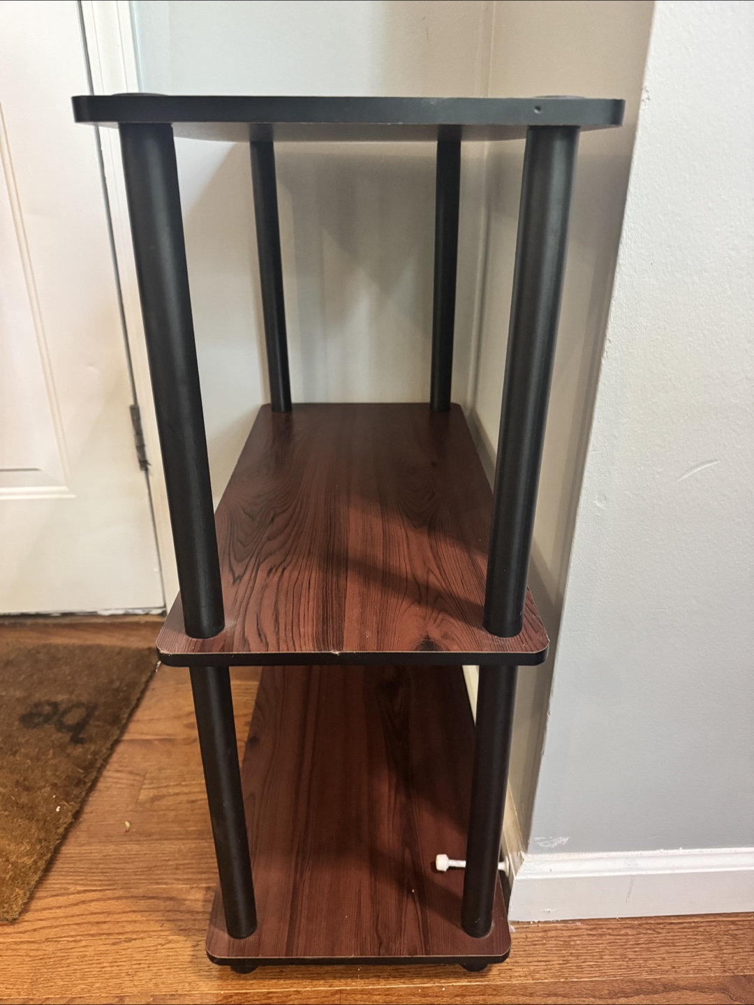 Small entry way table/book shelf - photo 3