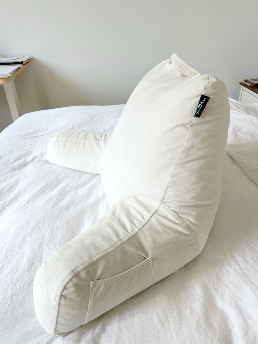 Like new! Back rest/ reading pillow - photo 2