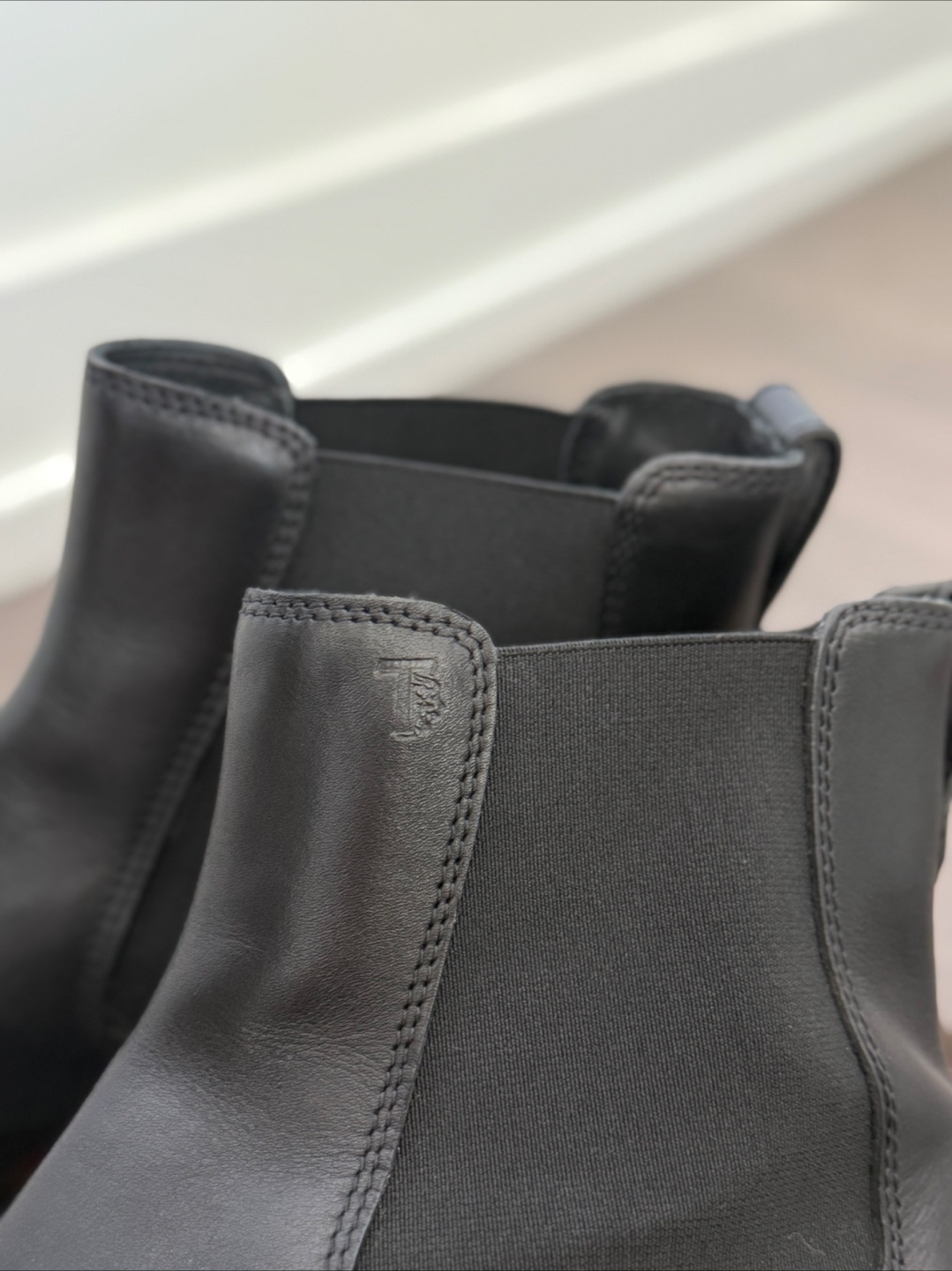 (New)Tod's Black Leather Chelsea Boots - photo 2