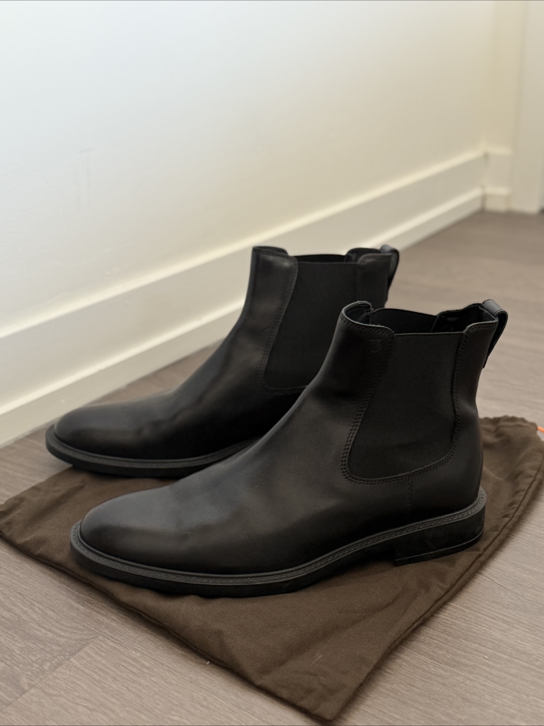 (New)Tod's Black Leather Chelsea Boots