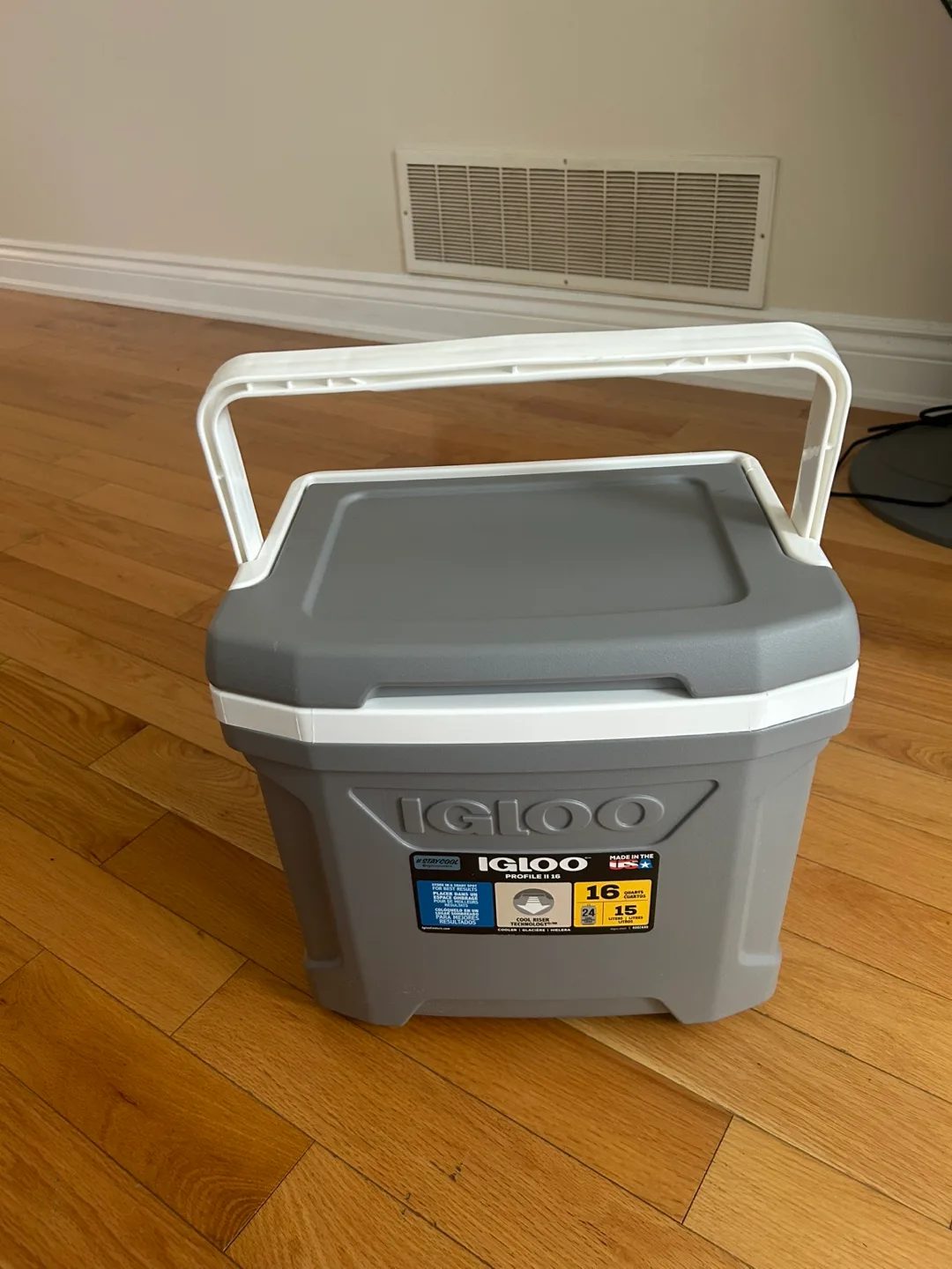 Portable cooler 16qt - best for camping thumbnail