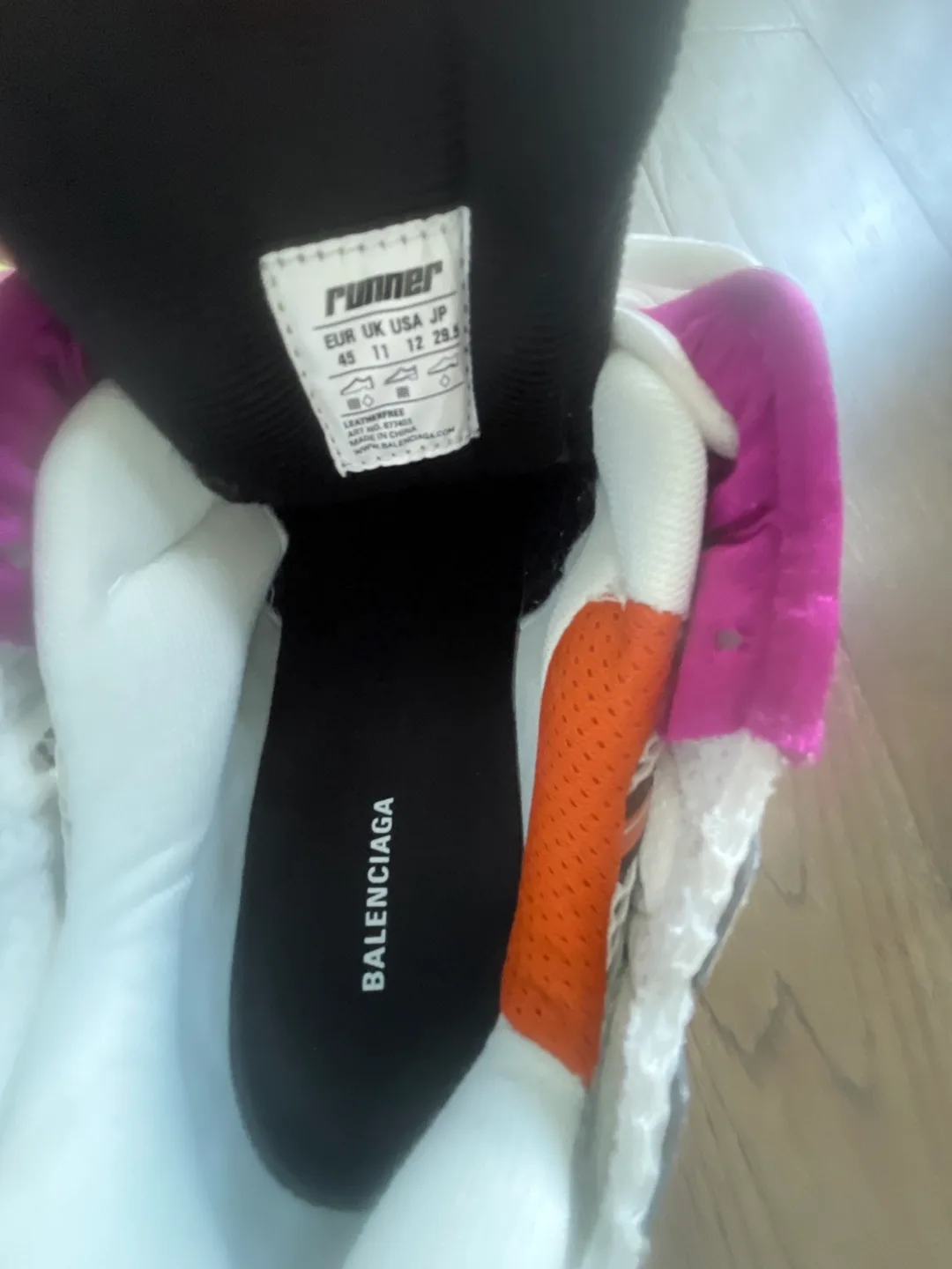 Balenciaga runners image indicator(4)