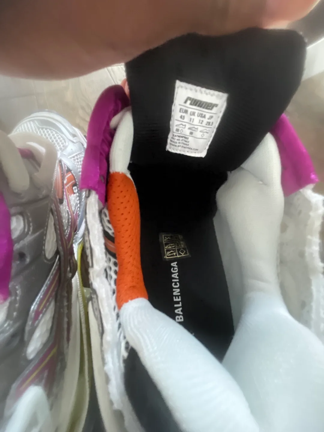 Balenciaga runners image indicator(5)