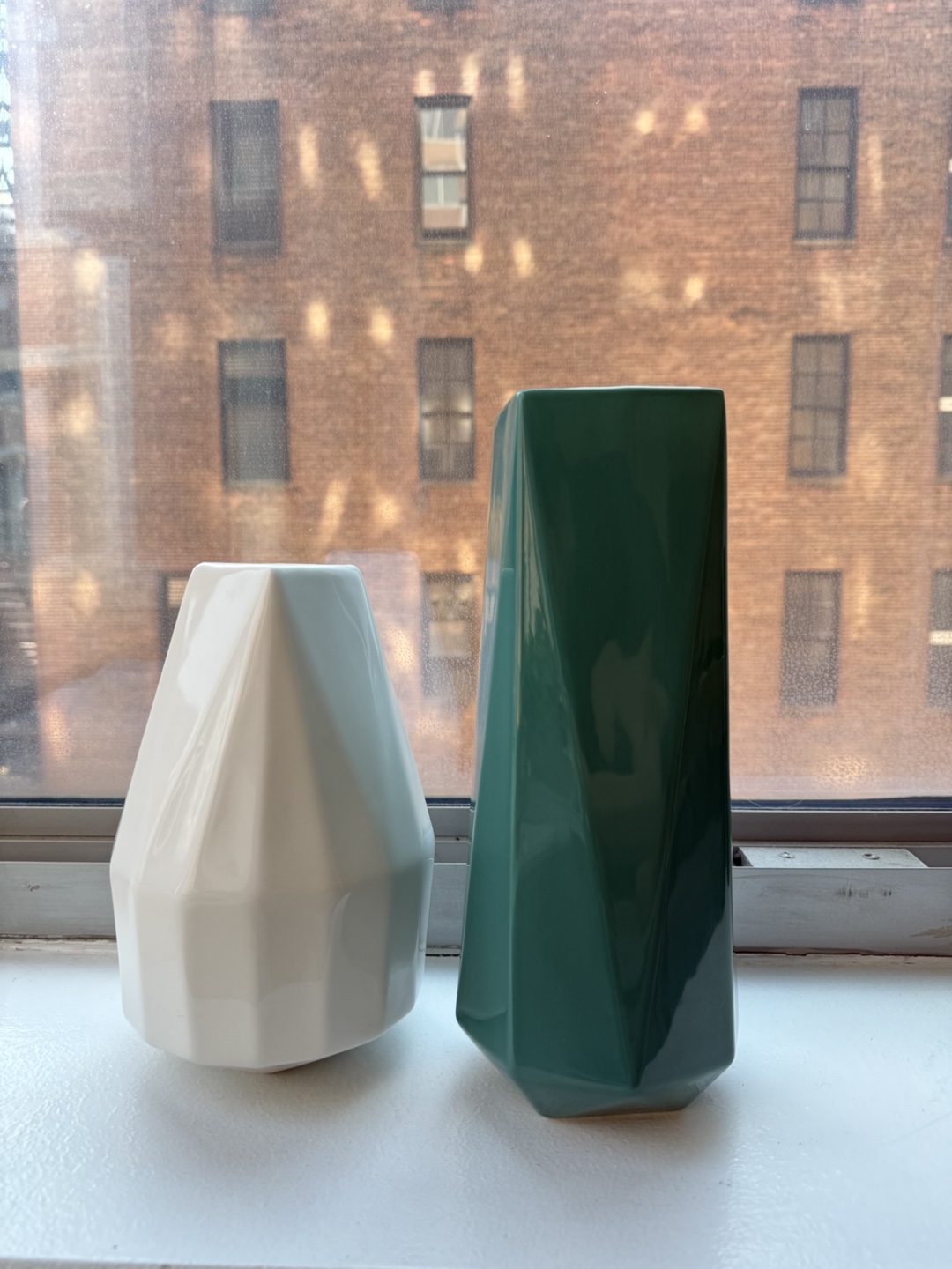 West Elm Set of 2 Modern Vases - White & Green - photo 5