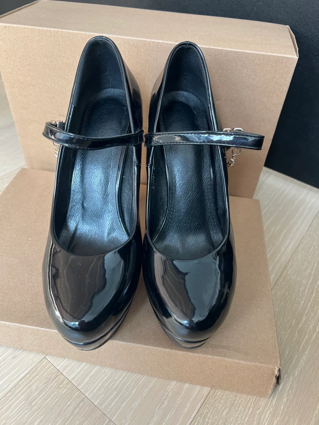 Black Heels - Size 38 US 7.5 image indicator(2)