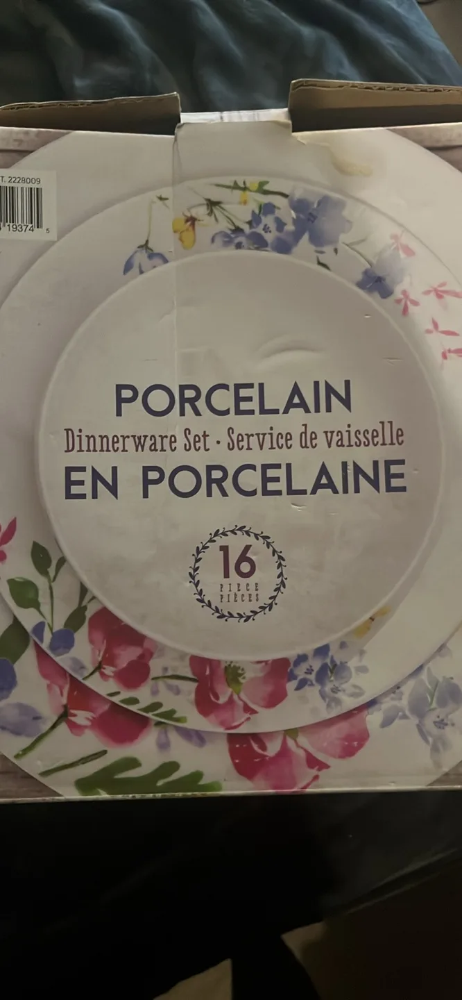 Porcelain Dinnerware Set, 16 Piece thumbnail